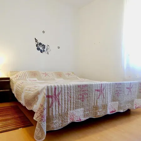 Lovley Rural With Garden 3* Pula