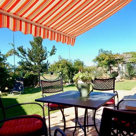 Lovley Rural With Garden 3* Pula