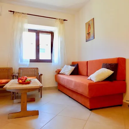 Lovley Rural With Garden 3* Pula